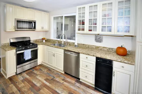 Kitchen - 14333 Lolin Ln, Poway, CA 92064 photo 2 of 6