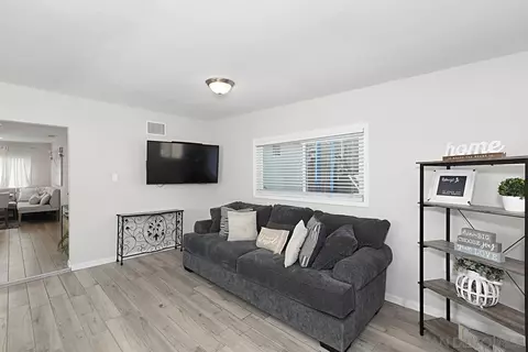 Living - 1675 Tarleton St, Spring Valley, CA 91977 photo 2 of 5