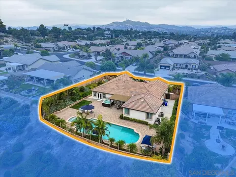 View/Area - 368 Tom Mcguinness Jr Cir, Fallbrook, CA 92028 photo 2 of 4