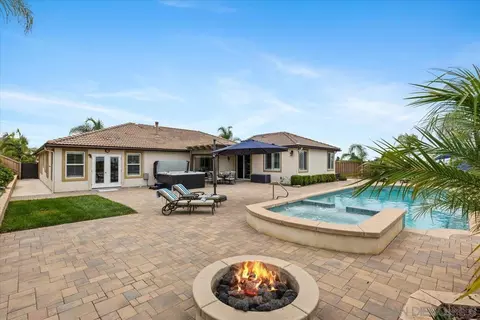 368 Tom Mcguinness Jr Cir, Fallbrook, CA 92028