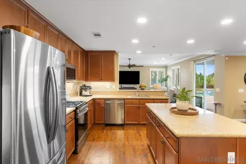 Kitchen - 368 Tom Mcguinness Jr Cir, Fallbrook, CA 92028 photo 4 of 7