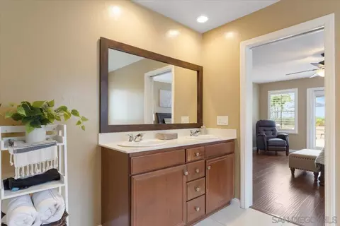 Bath - 368 Tom Mcguinness Jr Cir, Fallbrook, CA 92028 photo 1 of 4