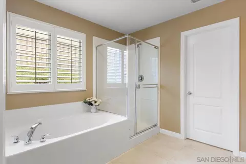 Bath - 368 Tom Mcguinness Jr Cir, Fallbrook, CA 92028 photo 2 of 4