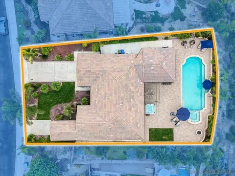 Floorplan - 368 Tom Mcguinness Jr Cir, Fallbrook, CA 92028 photo 2 of 3