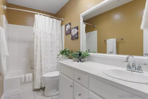 Bath - 368 Tom Mcguinness Jr Cir, Fallbrook, CA 92028 photo 4 of 4