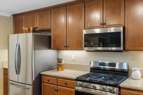 Kitchen - 368 Tom Mcguinness Jr Cir, Fallbrook, CA 92028 photo 5 of 7