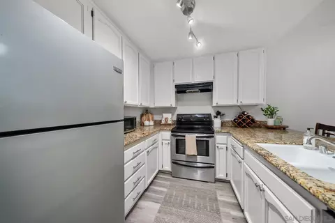 2445 Brant St #413, San Diego, CA 92101 photo 8