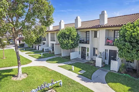 211 Espanas Gln, Escondido, CA 92026