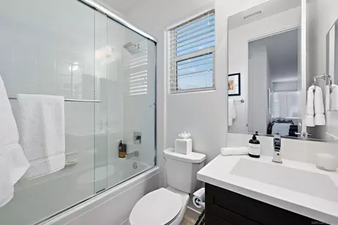 Bath - 7164 Sitio Corazon, Carlsbad, CA 92009 photo 6 of 6