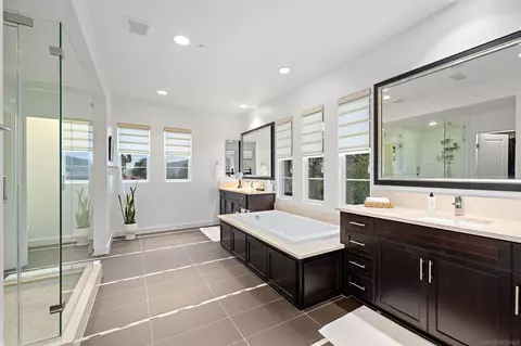 Bath - 7164 Sitio Corazon, Carlsbad, CA 92009 photo 2 of 6