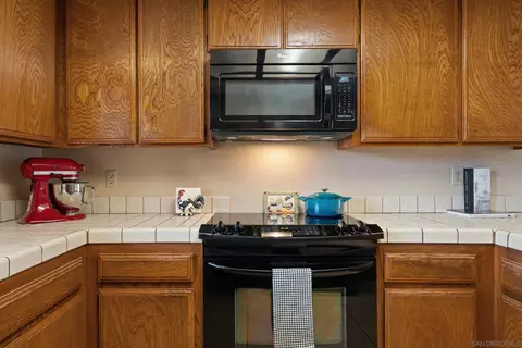 Kitchen - 23812 Oak Meadow Dr, Ramona, CA 92065 photo 3 of 4
