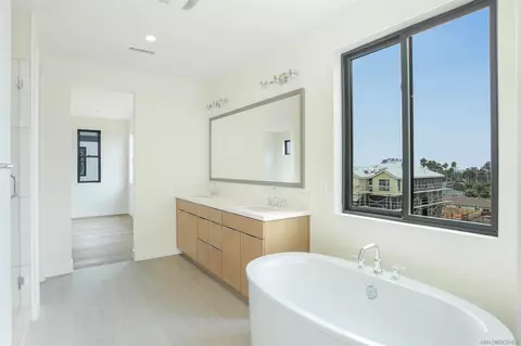 Bath - 1641 Hunsaker St, Oceanside, CA 92054 photo 5 of 6