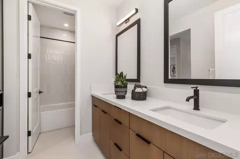 Bath - 1641 Hunsaker St, Oceanside, CA 92054 photo 4 of 6