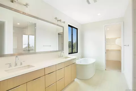 Bath - 1641 Hunsaker St, Oceanside, CA 92054 photo 3 of 6