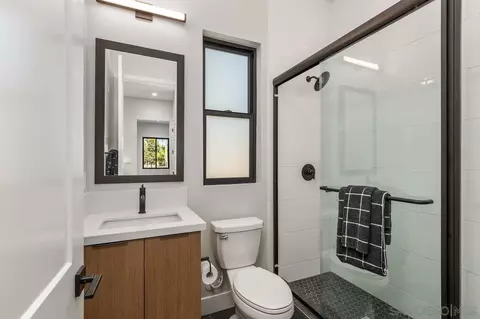 Bath - 1641 Hunsaker St, Oceanside, CA 92054 photo 1 of 6