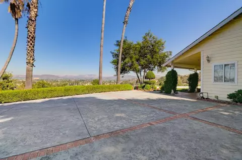 1133 Emerald Heights Rd, El Cajon, CA 92020 photo 3