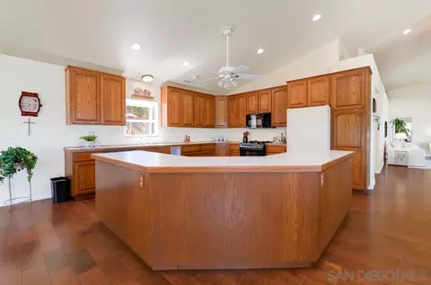 1133 Emerald Heights Rd, El Cajon, CA 92020 photo 15