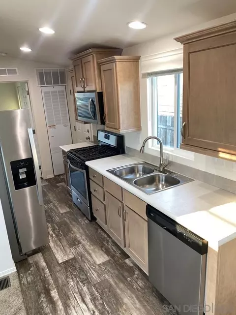 Kitchen - 911-913 Rangeview St, Spring Valley, CA 91977 photo 2 of 3