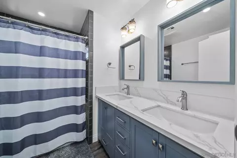 Bath - 4647 Park Ln, Alpine, CA 91901 photo 2 of 2
