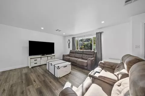 Living - 4647 Park Ln, Alpine, CA 91901 photo 2 of 2