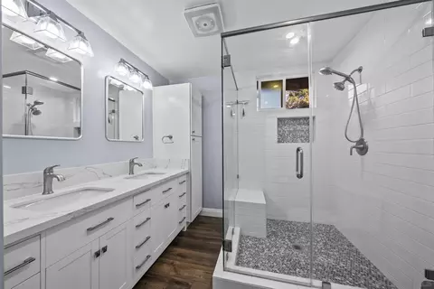 Bath - 4647 Park Ln, Alpine, CA 91901 photo 1 of 2
