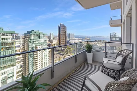 550 Front St #2102, San Diego, CA 92101