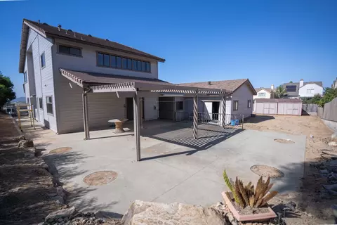 Exterior - 1524 Todos Santos, Fallbrook, CA 92028 photo 6 of 11