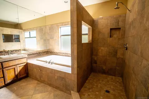Bath - 1524 Todos Santos, Fallbrook, CA 92028 photo 1 of 5
