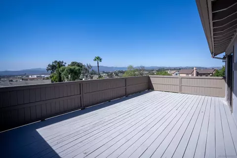 Exterior - 1524 Todos Santos, Fallbrook, CA 92028 photo 3 of 11