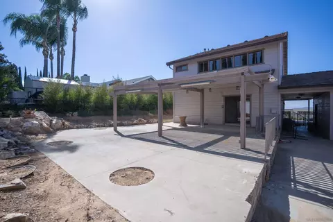 Exterior - 1524 Todos Santos, Fallbrook, CA 92028 photo 5 of 11