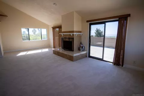 Living - 1524 Todos Santos, Fallbrook, CA 92028 photo 2 of 5