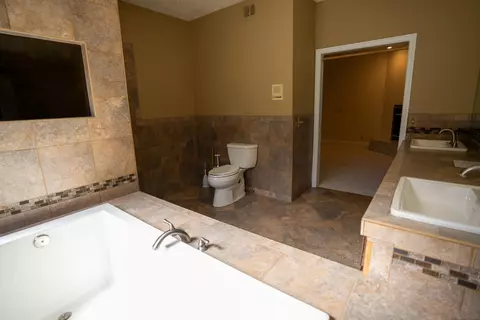 Bath - 1524 Todos Santos, Fallbrook, CA 92028 photo 3 of 5