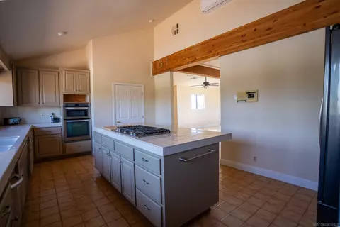 Kitchen - 1524 Todos Santos, Fallbrook, CA 92028 photo 3 of 4