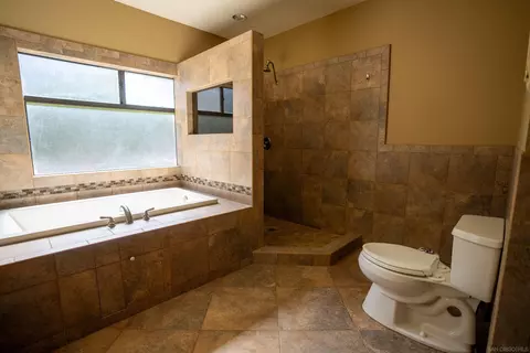 Bath - 1524 Todos Santos, Fallbrook, CA 92028 photo 4 of 5