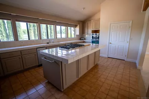 Kitchen - 1524 Todos Santos, Fallbrook, CA 92028 photo 2 of 4