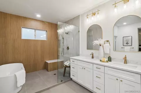Bath - 892 Piovana Ct, Carlsbad, CA 92011 photo 2 of 4