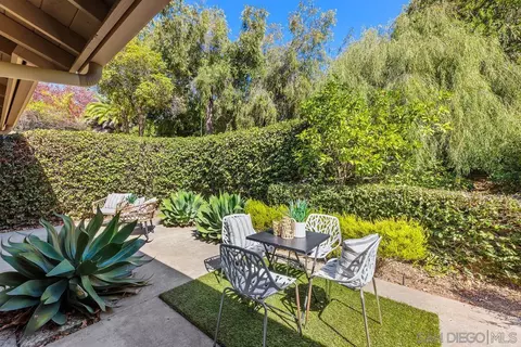 6329 Via Cabrera, La Jolla, CA 92037 photo 2
