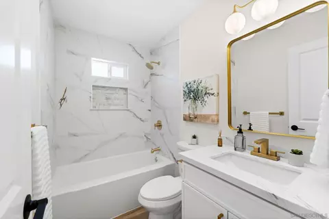 Bath - 10444 Don Pico Rd, Spring Valley, CA 91978 photo 1 of 2