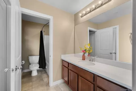 Bath - 5538 Lipizzaner Cir, Oceanside, CA 92057 photo 4 of 5