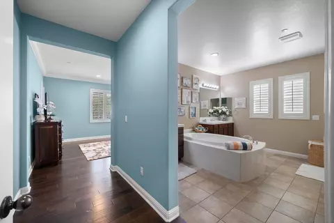 Entry Way - 5538 Lipizzaner Cir, Oceanside, CA 92057 photo 5 of 9
