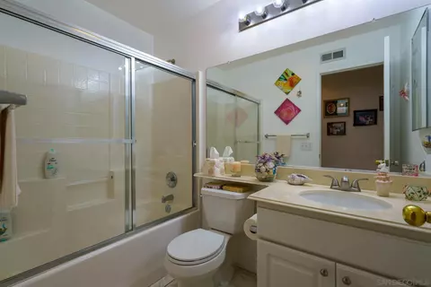 Bath - 528 Lupine Way, Oceanside, CA 92057 photo 2 of 2
