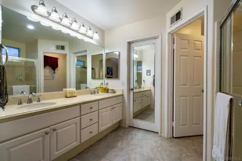 Bath - 528 Lupine Way, Oceanside, CA 92057 photo 1 of 2
