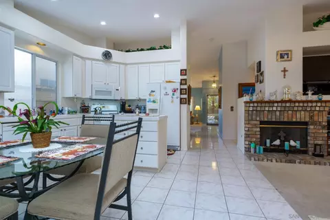 Kitchen - 528 Lupine Way, Oceanside, CA 92057 photo 1 of 1