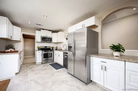 9259 Brookside Cir, Spring Valley, CA 91977 photo 10