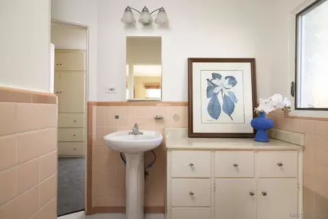 Bath - 8050 Fairview Ave, La Mesa, CA 91941 photo 2 of 3
