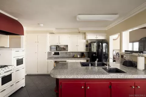 Kitchen - 8050 Fairview Ave, La Mesa, CA 91941 photo 2 of 4