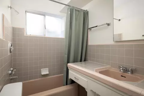 Bath - 8050 Fairview Ave, La Mesa, CA 91941 photo 3 of 3