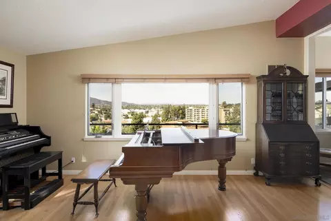 Living - 8050 Fairview Ave, La Mesa, CA 91941 photo 2 of 5