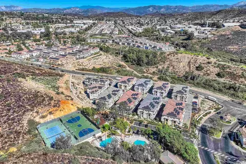 1875 Fabled Waters Dr, Spring Valley, CA 91977 photo 4