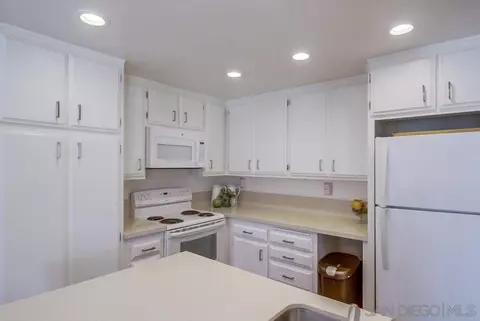 Kitchen - 7780 Parkway Dr #804, La Mesa, CA 91942 photo 3 of 4